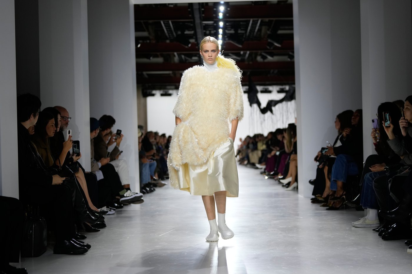 Louise Trotter's Bottega Veneta premiere delves into the house's craftsmanship with looks that swirl | iNFOnews.ca