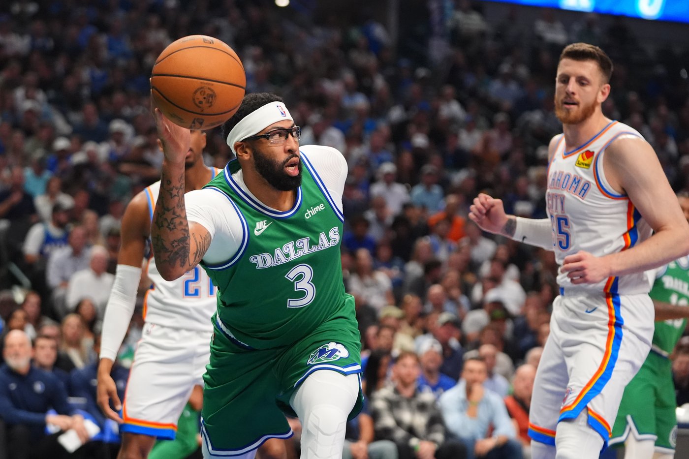 Thunder withstand furious Mavericks rally to win 101-94, improving to 4-0 | iNFOnews.ca Thunder withstand furious Mavericks rally to win 101-94, improving to 4-0 | iNFOnews.ca