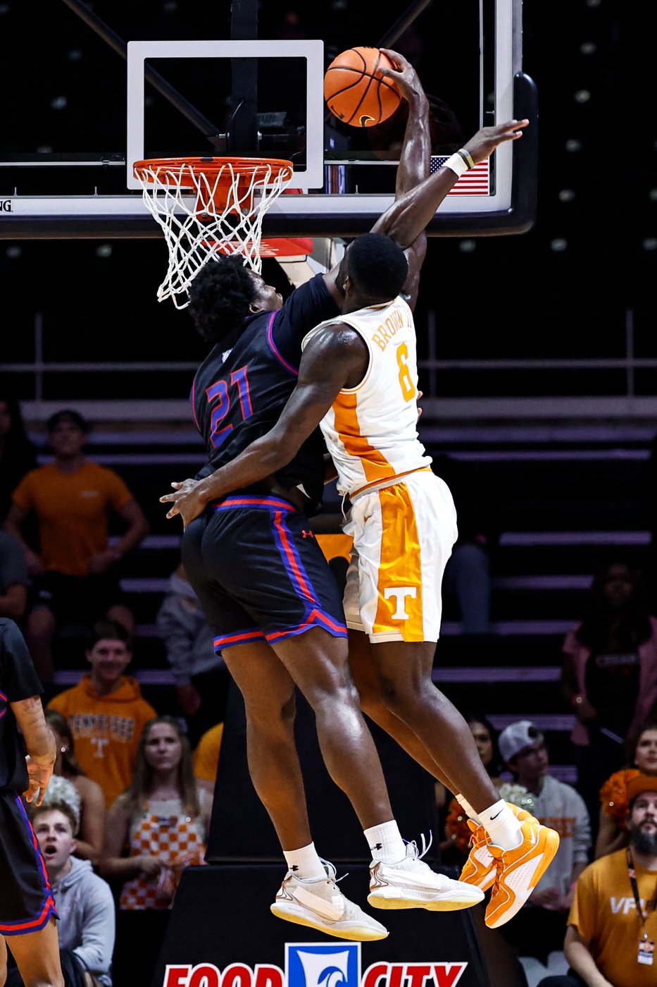 Gillespie scores 17 to lead No. 20 Tennessee over Tennessee State 89-60 | iNFOnews.ca