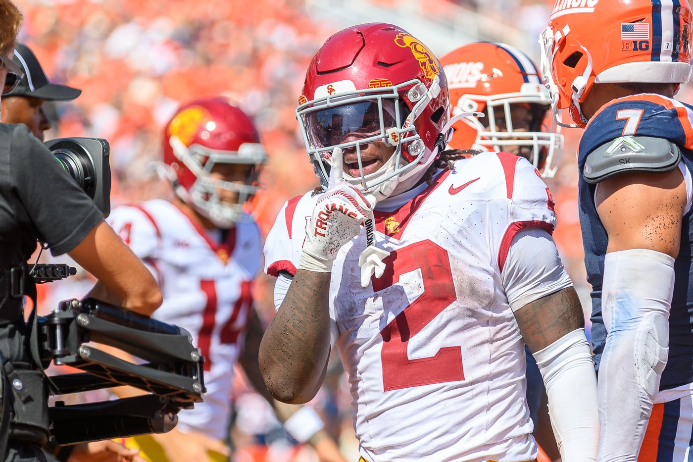 Altmyer and Olano help No. 23 Illinois edge No. 21 Southern California 34-32 | iNFOnews.ca