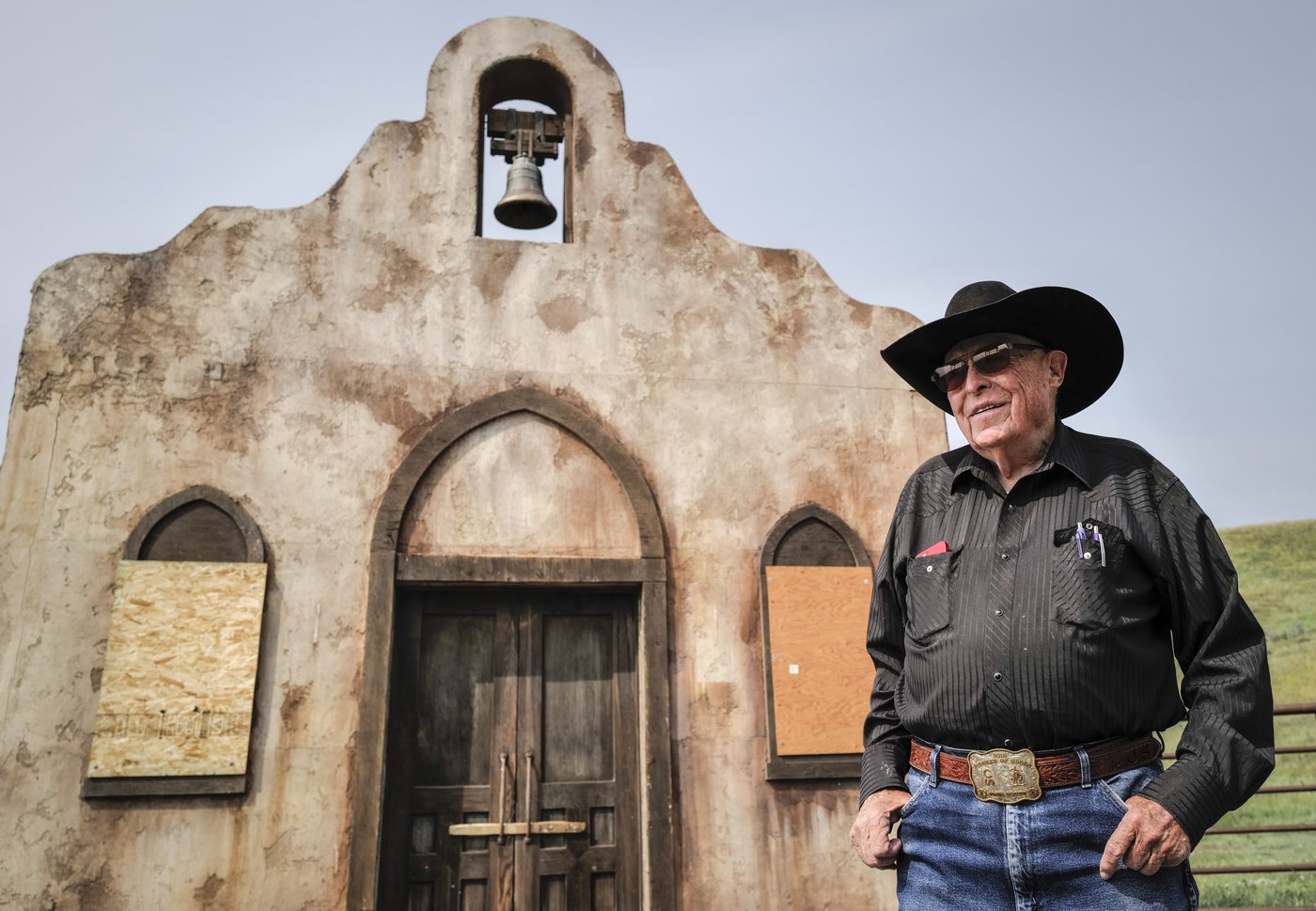 'Show will still go on': Legendary Alberta stuntman, animal wrangler to receive award | iNFOnews.ca