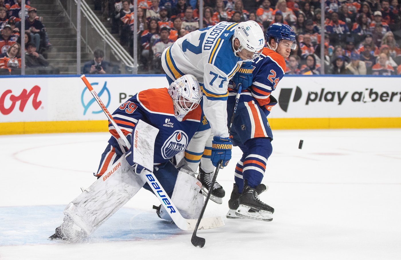 Hyman, Ingram help Oilers sting the Blues 5-0 | iNFOnews.ca