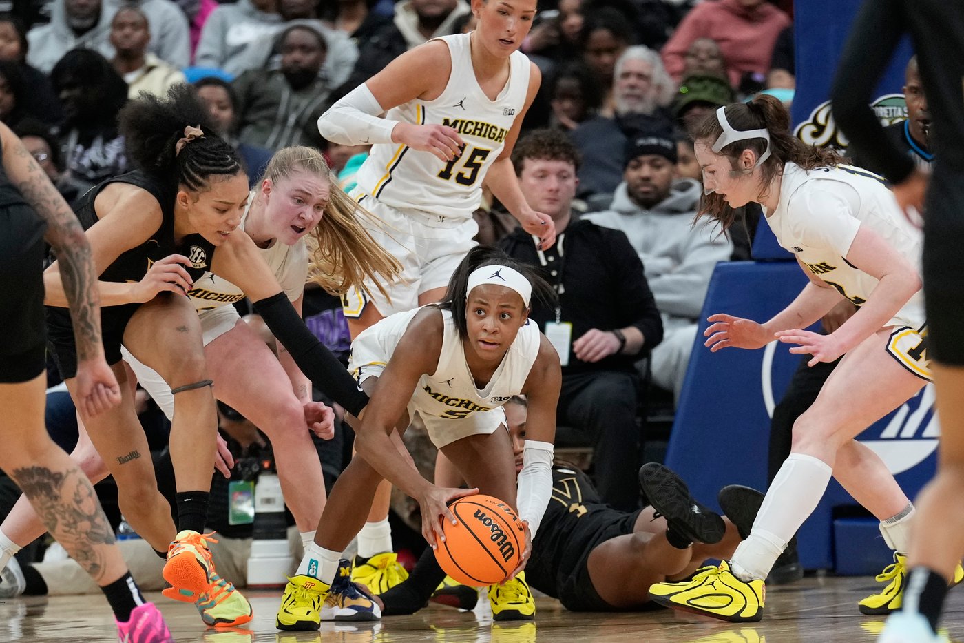 Aubrey Galvan's 20 points help No. 5 Vanderbilt hold off No. 7 Michigan 72-69 | iNFOnews.ca