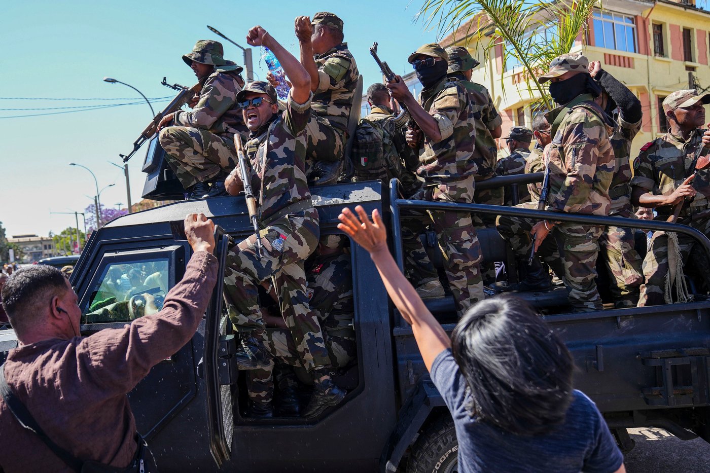 Madagascar's president says a coup is underway after soldiers joined anti-government demonstrations | iNFOnews.ca