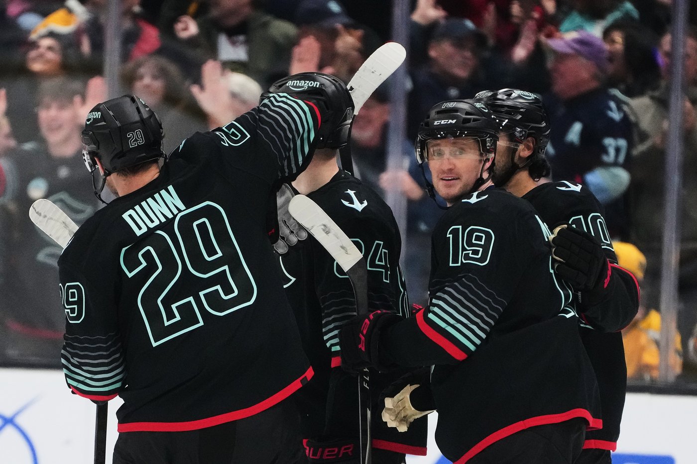 Kakko, Catton score 2 goals each as Kraken beat Bruins 7-4 to extend point streak to 8-0-1 | iNFOnews.ca