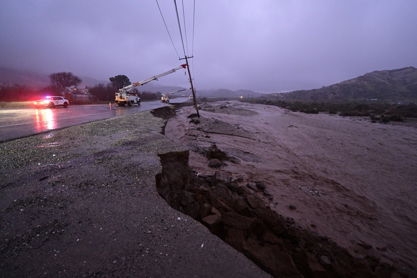 Powerful holiday storm lashes Southern California and brings flash floods, mudslides | iNFOnews.ca Powerful holiday storm lashes Southern California and brings flash floods, mudslides | iNFOnews.ca