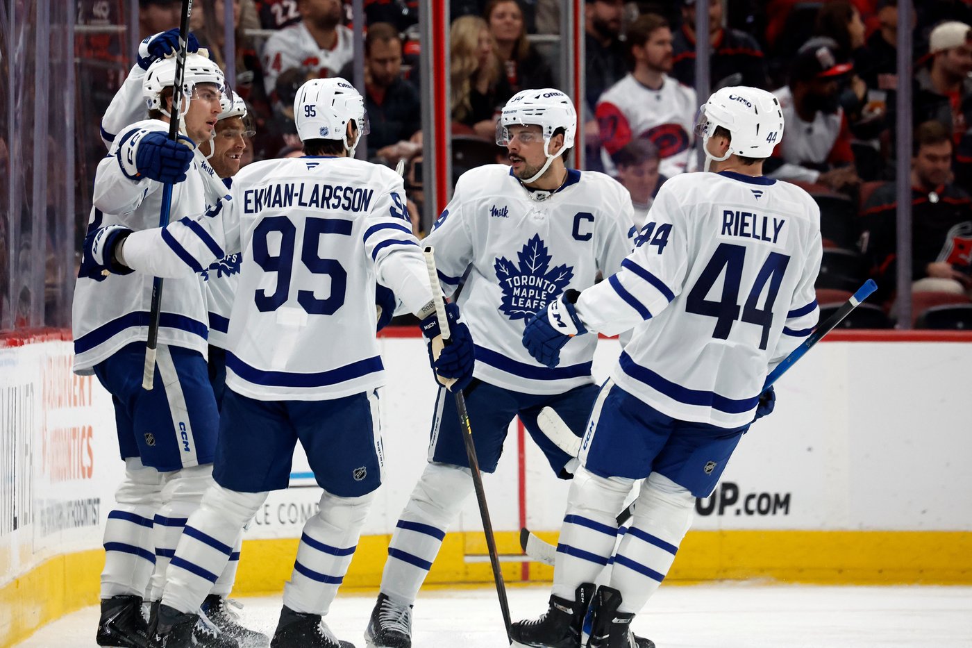 Maple Leafs beat Hurricanes 5-1 to wrap up 6-game trip with 3rd straight victory | iNFOnews.ca Maple Leafs beat Hurricanes 5-1 to wrap up 6-game trip with 3rd straight victory | iNFOnews.ca