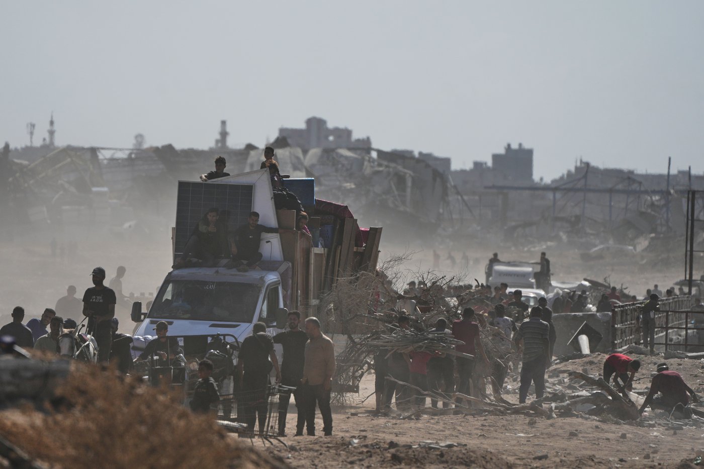 Thousands of Palestinians return to what remains of their homes as Gaza ceasefire takes effect | iNFOnews.ca Thousands of Palestinians return to what remains of their homes as Gaza ceasefire takes effect | iNFOnews.ca