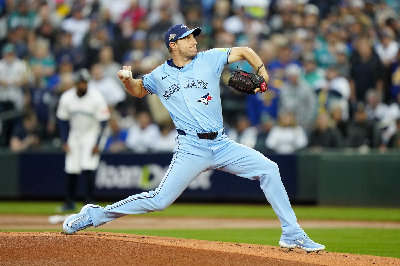 Photo Gallery: Blue Jays even ALCS with 8-2 win in Game 4 | iNFOnews.ca