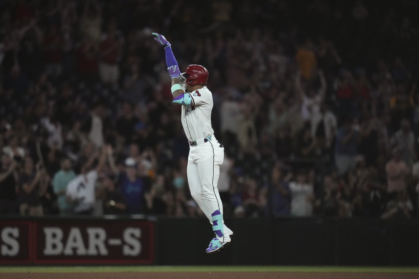 Marte hits 3-run homer in 7th and Diamondbacks stop Rangers' 6-game win streak with 5-3 victory | iNFOnews.ca Marte hits 3-run homer in 7th and Diamondbacks stop Rangers' 6-game win streak with 5-3 victory | iNFOnews.ca