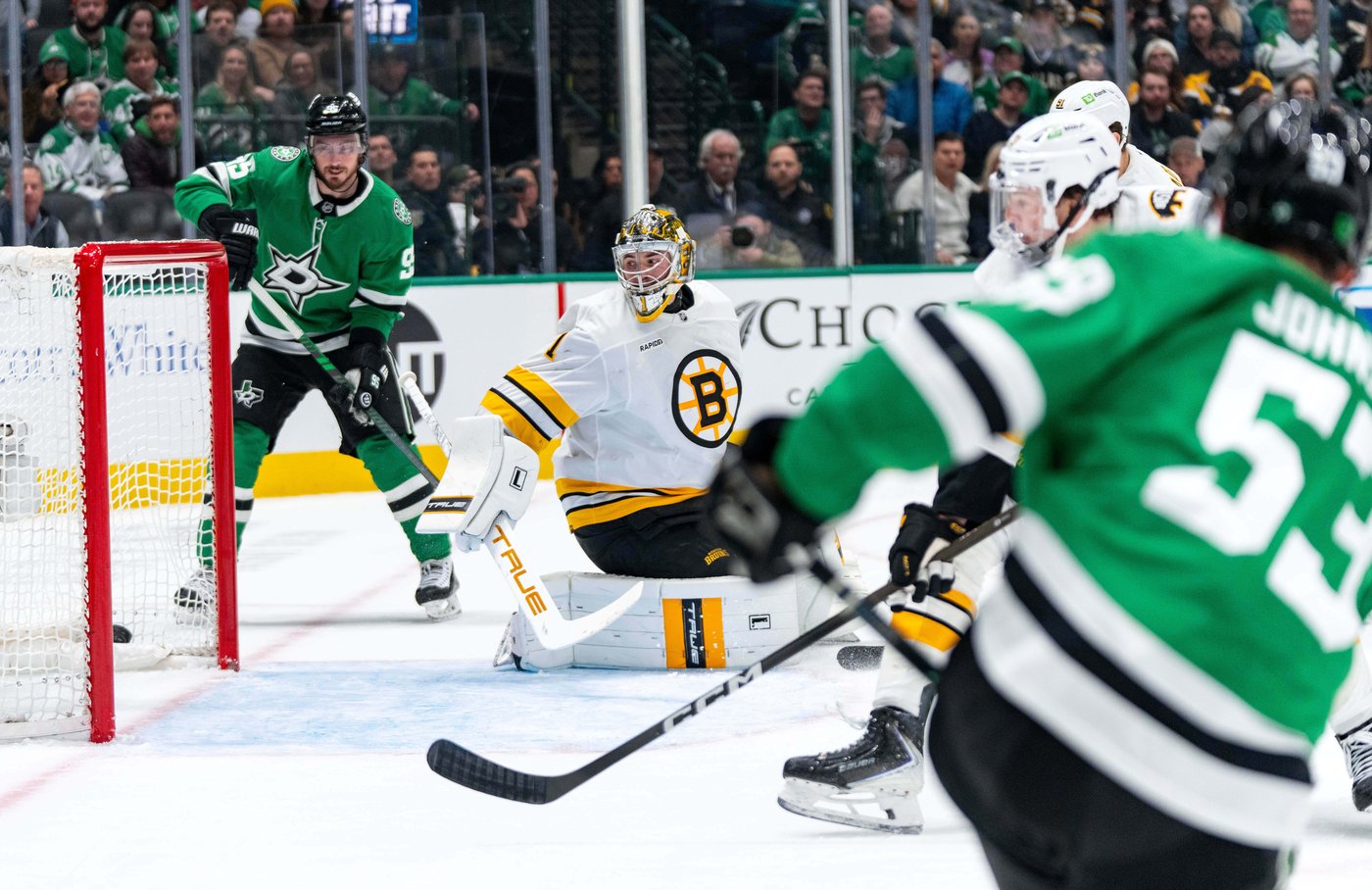 Stars end Bruins' 6-game winning streak with a dominant 6-2 victory | iNFOnews.ca Stars end Bruins' 6-game winning streak with a dominant 6-2 victory | iNFOnews.ca
