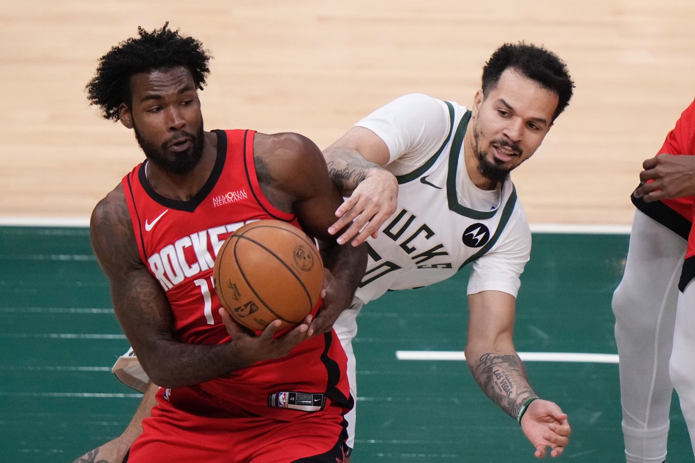 Durant scores 31 points, leads fourth-quarter comeback as Rockets beat Bucks 122-115 | iNFOnews.ca