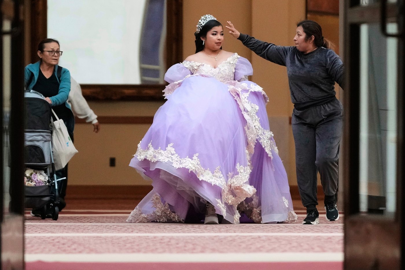 San Francisco's City Hall becomes a dream destination for quinceañera photos | iNFOnews.ca