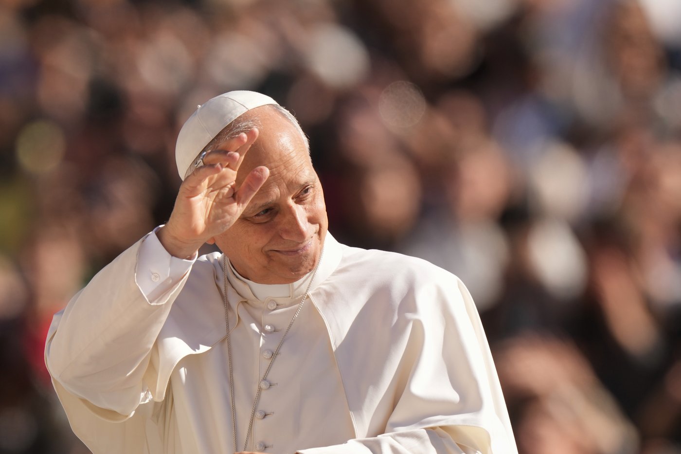 El Paso bishop brings Pope Leo XIV desperate letters from migrants in crosshairs of US crackdown | iNFOnews.ca