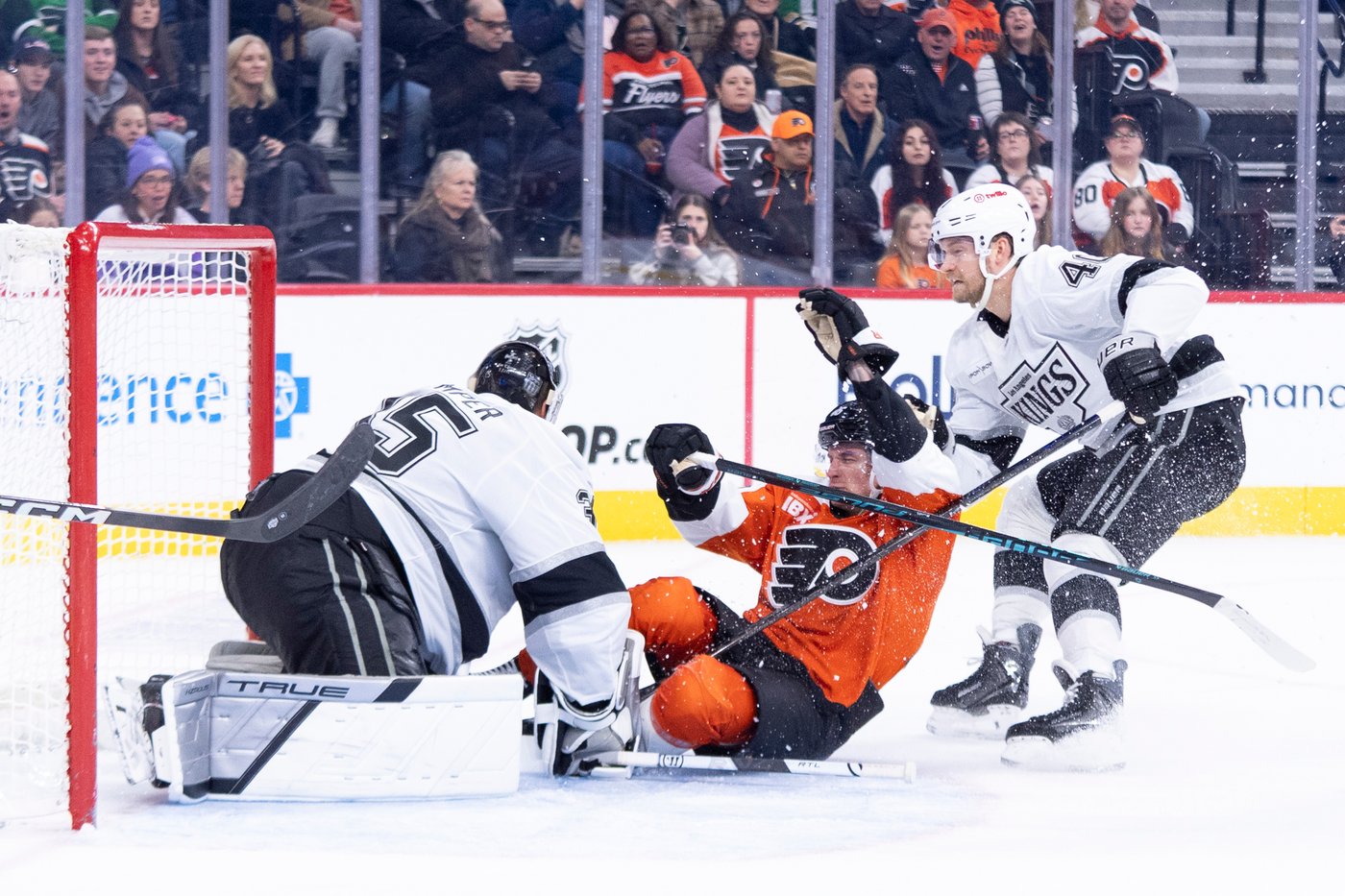 Kempe scores twice, assists on game-winner as Kings down Flyers in OT | iNFOnews.ca
