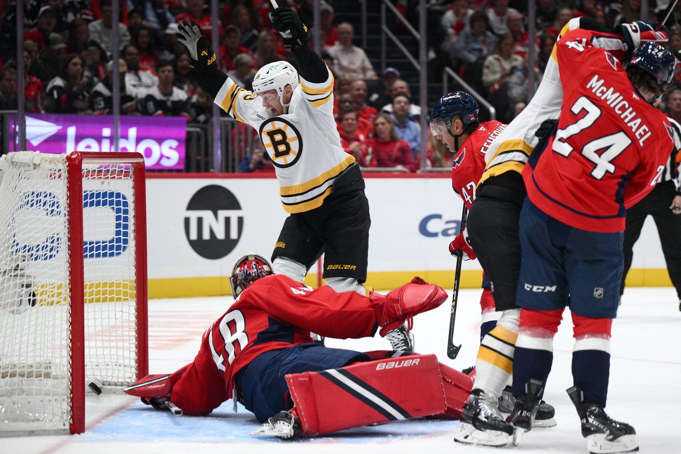 Pastrnak has a 3-point night in the Bruins' 3-1 victory over Ovechkin and the Capitals | iNFOnews.ca Pastrnak has a 3-point night in the Bruins' 3-1 victory over Ovechkin and the Capitals | iNFOnews.ca