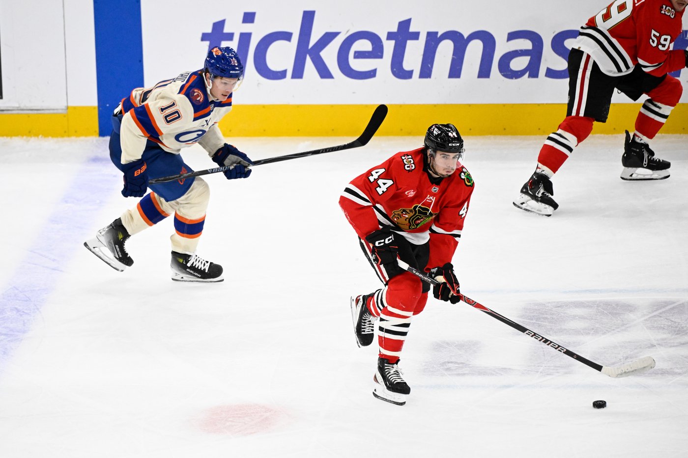 McDavid and Bouchard help Oilers beat the Blackhawks 4-1 | iNFOnews.ca