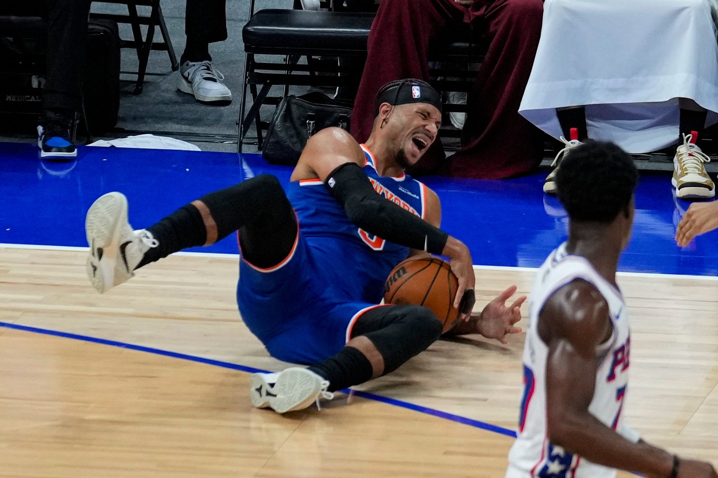 Josh Hart ejected from Knicks' preseason game after slipping to court and throwing ball | iNFOnews.ca