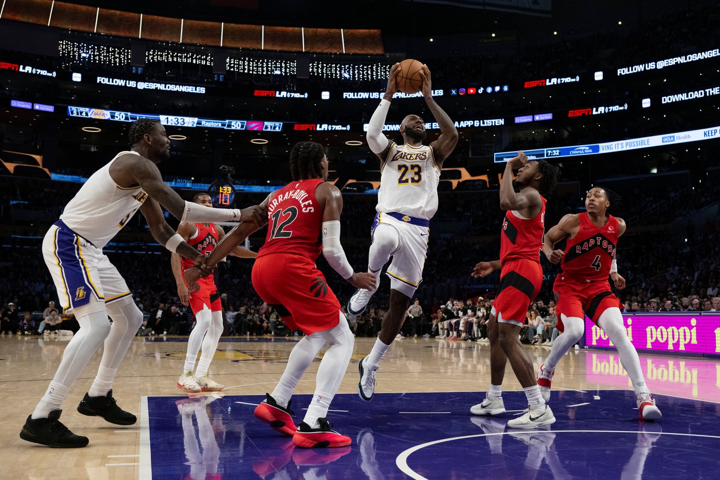 Luka, LeBron get Lakers back into form in 110-93 victory over Raptors | iNFOnews.ca
