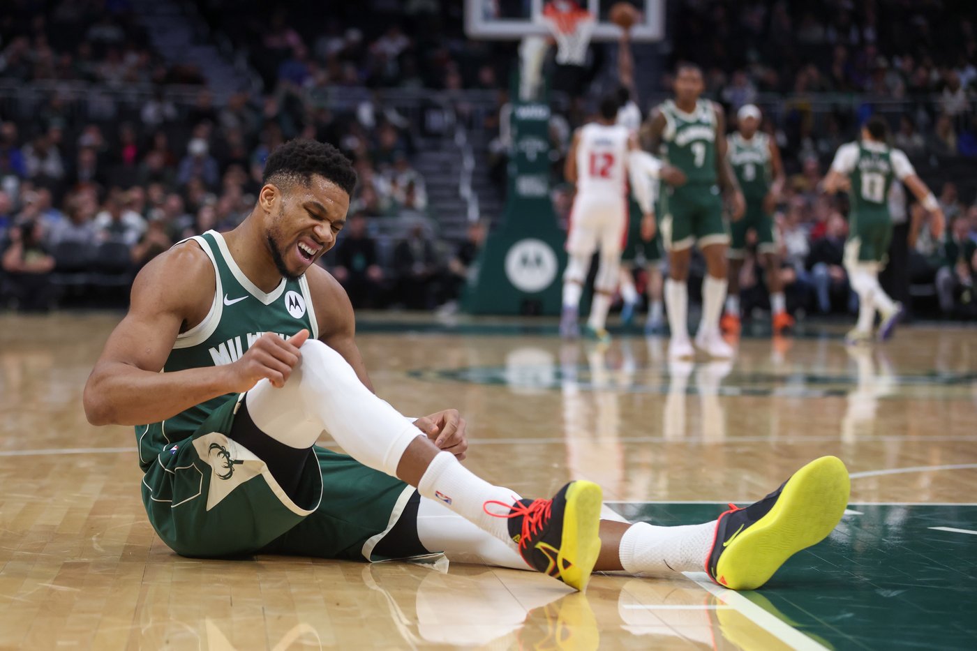 Antetokounmpo undergoes MRI after leaving Bucks' game with Pistons due to right calf strain | iNFOnews.ca Antetokounmpo undergoes MRI after leaving Bucks' game with Pistons due to right calf strain | iNFOnews.ca