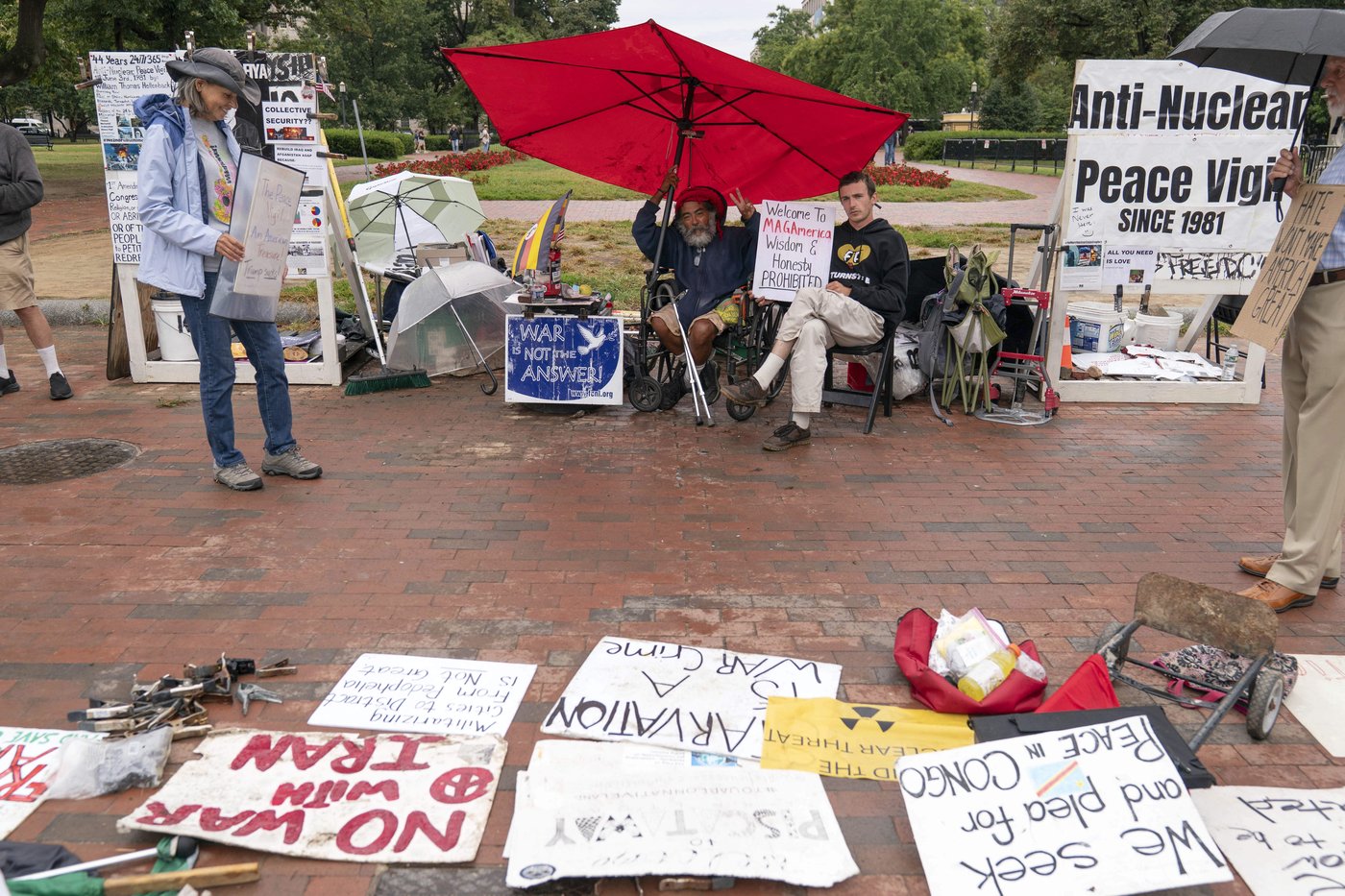 A decades-long peace vigil outside the White House is dismantled after Trump's order | iNFOnews.ca A decades-long peace vigil outside the White House is dismantled after Trump's order | iNFOnews.ca