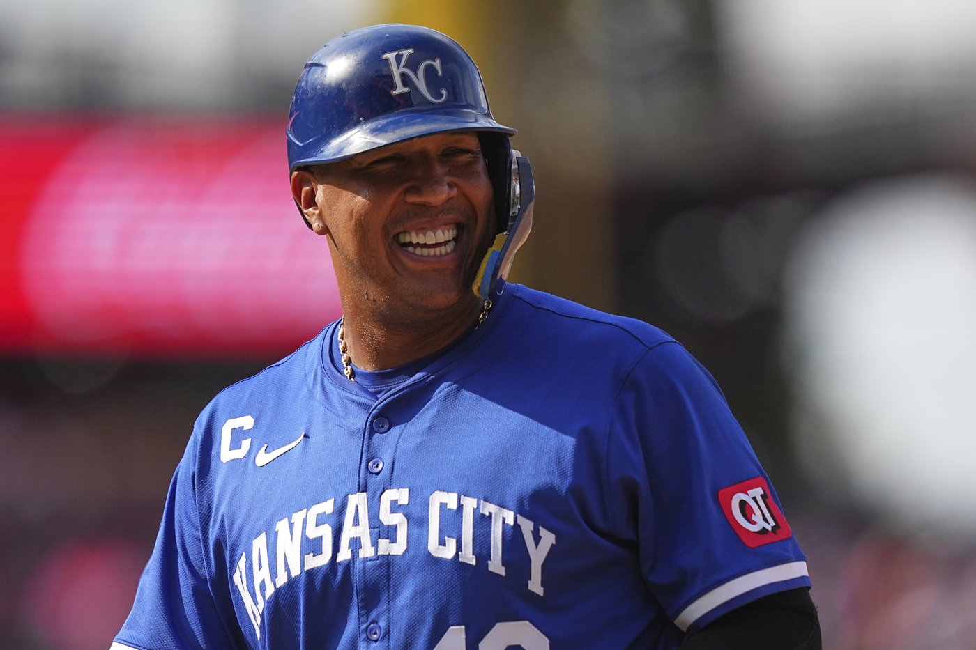 Phillies clinch fourth straight playoff berth despite 10-3 loss to Royals, who get 5 RBIs from Perez | iNFOnews.ca