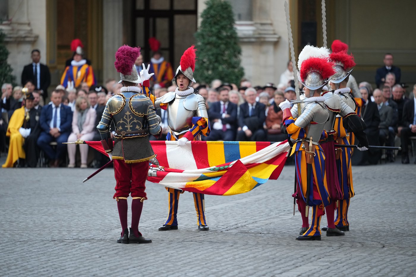 A look at Swiss Guards preparing for a swearing-in ceremony attended by the Pope, in photos | iNFOnews.ca