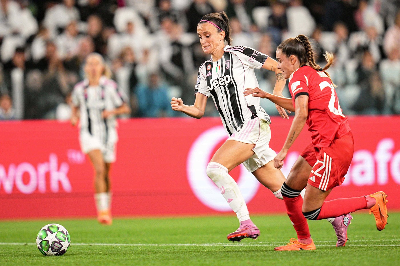 Defending champion Arsenal loses Women’s Champions League opener to Lyon; Barcelona thrashes Bayern | iNFOnews.ca