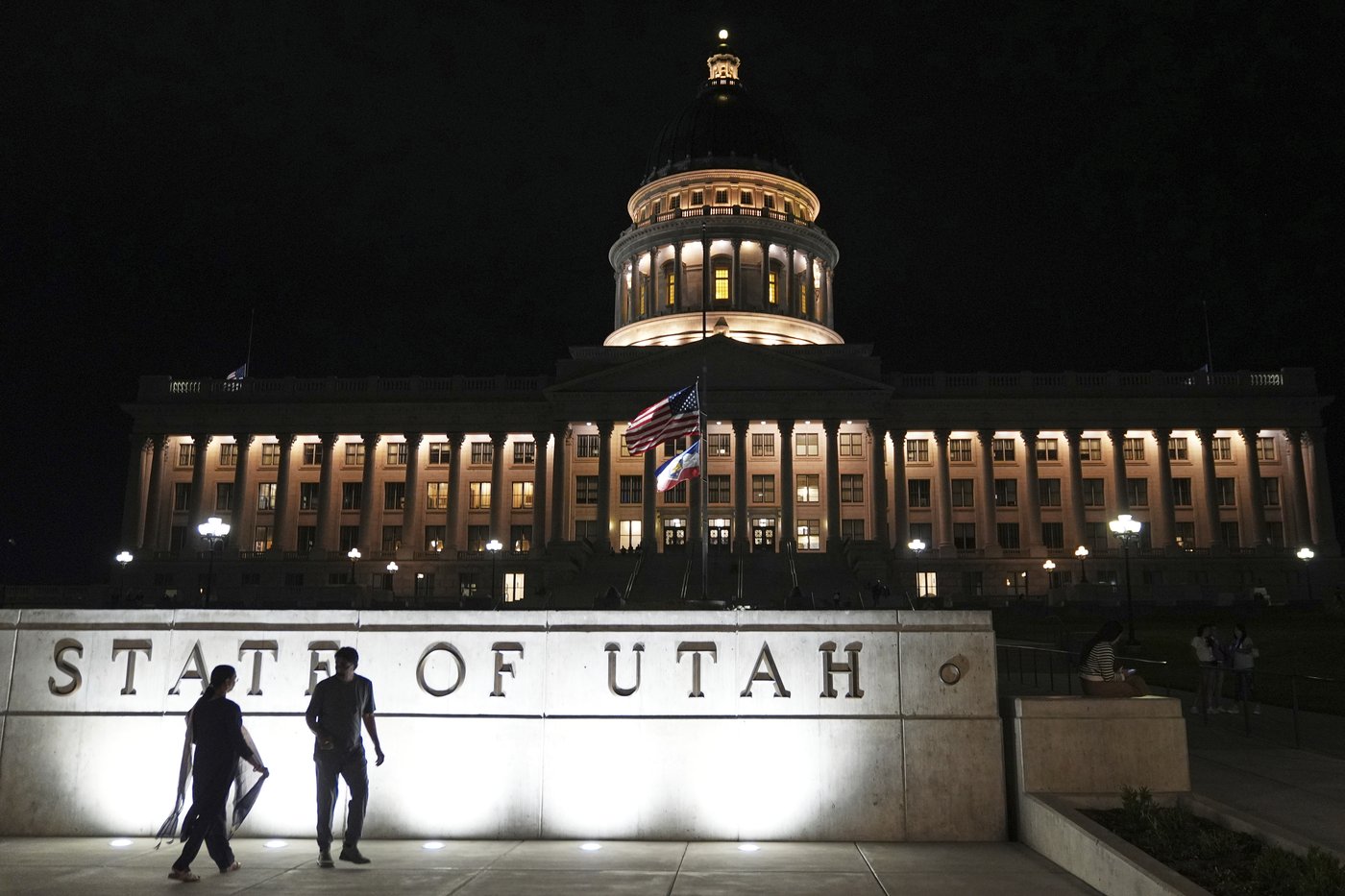 Photos from Utah Valley University before and after the shooting of Charlie Kirk | iNFOnews.ca
