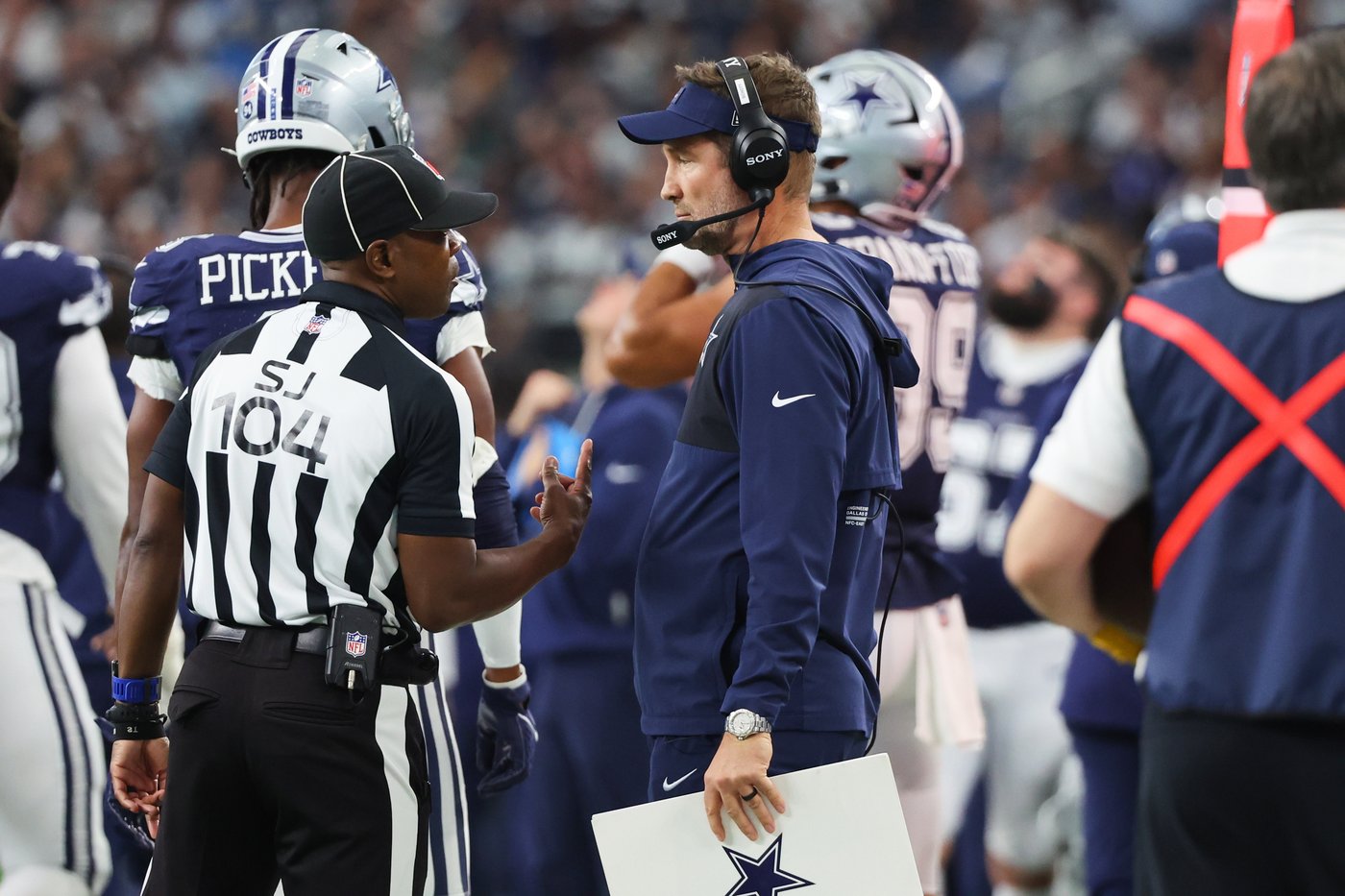 Cowboys face a tough decision on Matt Eberflus after another sub-par showing on defense | iNFOnews.ca