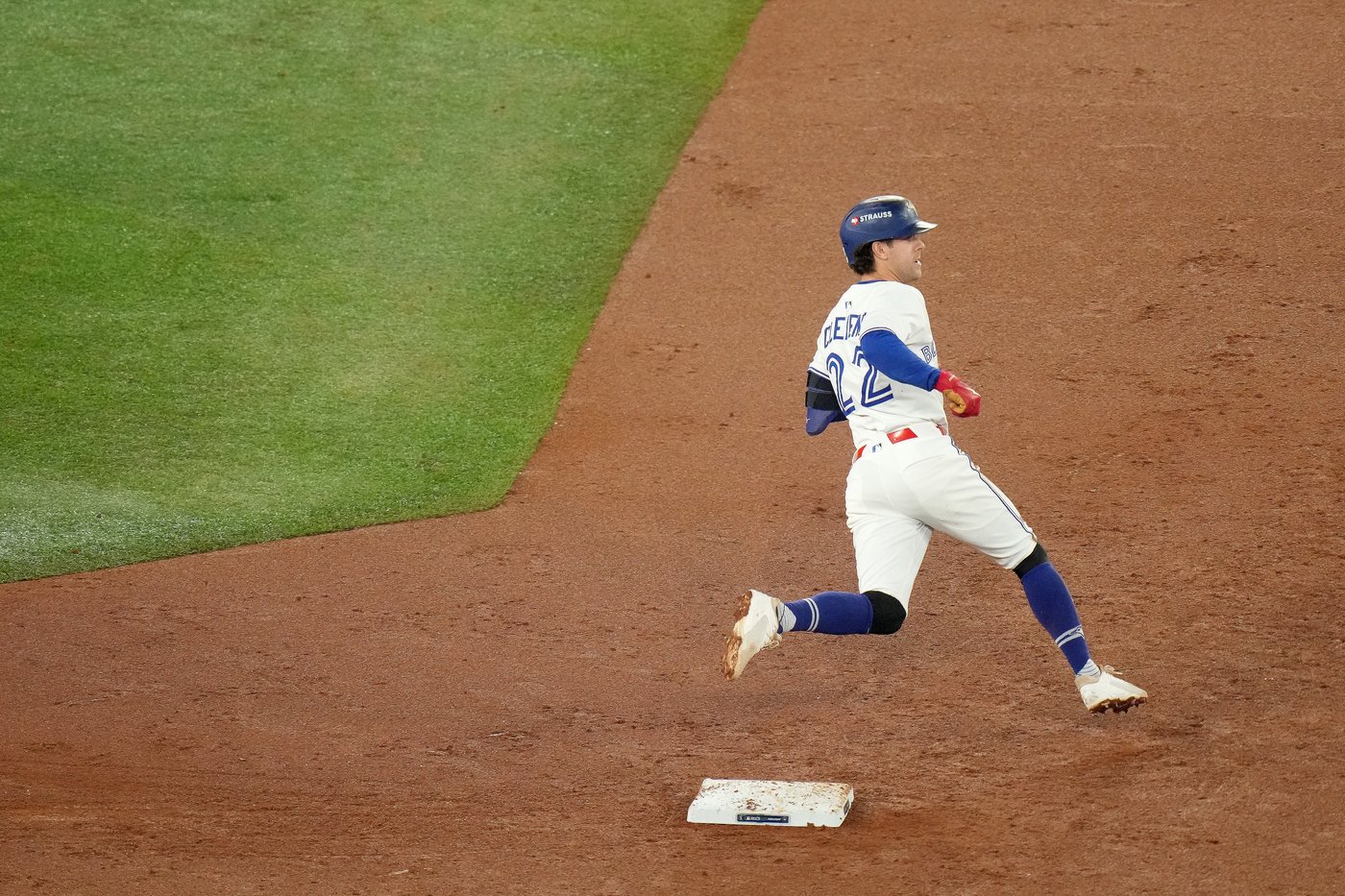 Photo Gallery: Blue Jays force Game 7 in ALCS with 6-2 win | iNFOnews.ca