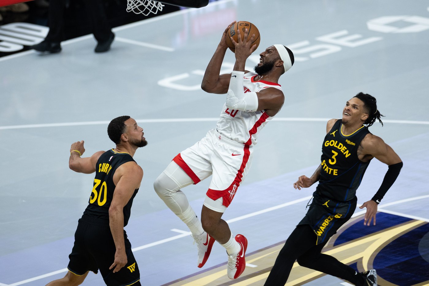 Stephen Curry bruises right quadriceps in Warriors' loss, will have MRI exam | iNFOnews.ca