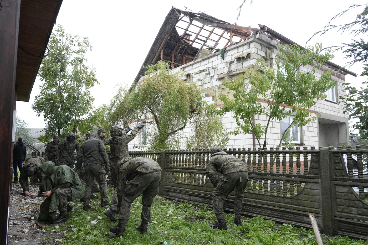 Russian drone incursion in Poland prompts NATO leaders to take stock of bigger threats | iNFOnews.ca