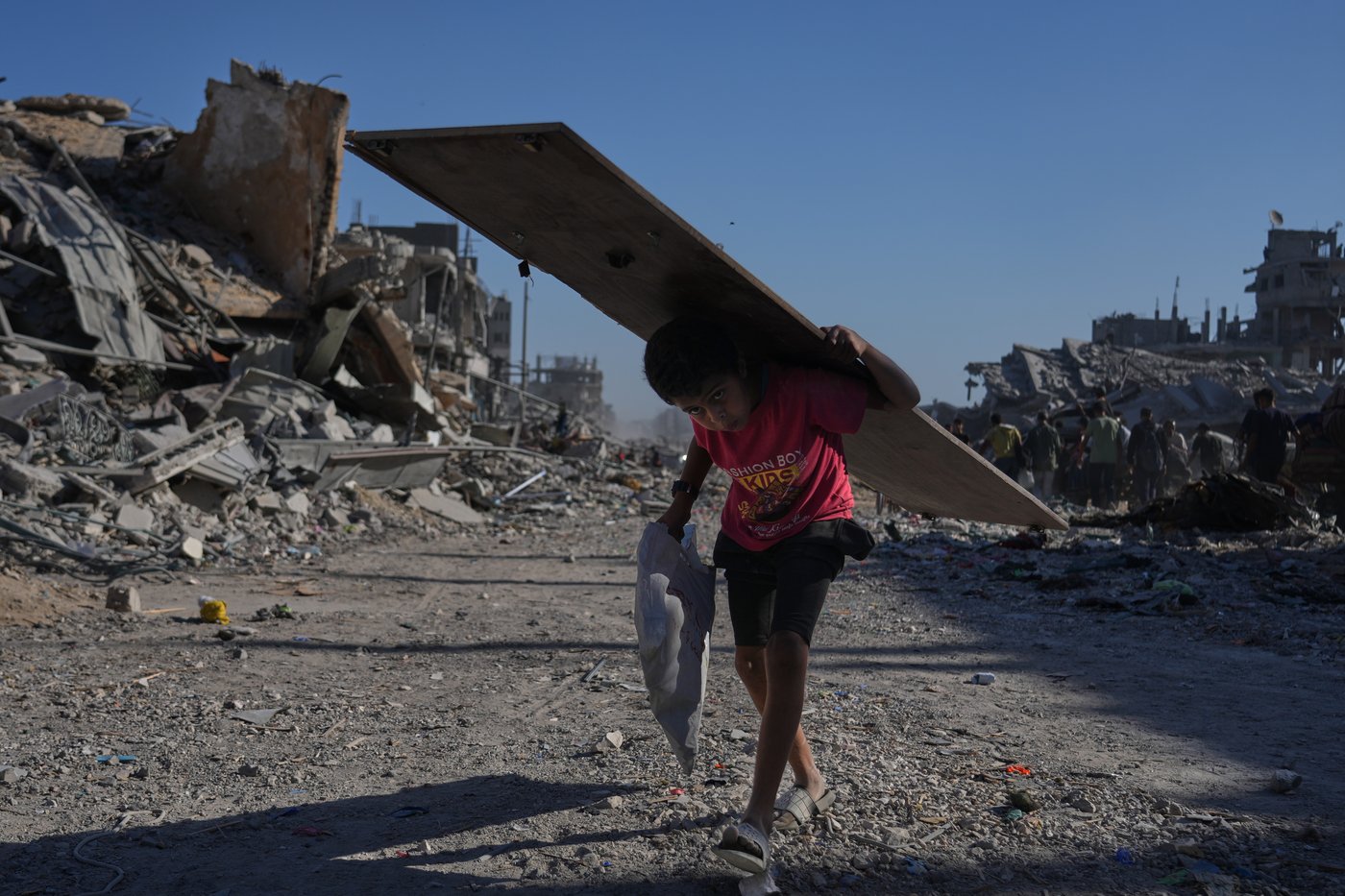 Palestinians return to ruins and US troops land in Israel as ceasefire holds | iNFOnews.ca Palestinians return to ruins and US troops land in Israel as ceasefire holds | iNFOnews.ca