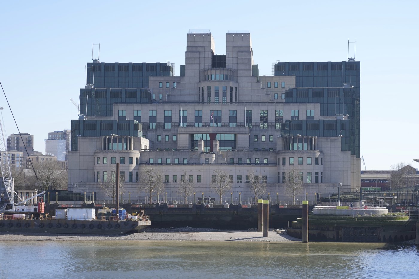 British spy chief says he sees no evidence Putin wants to negotiate peace in Ukraine | iNFOnews.ca