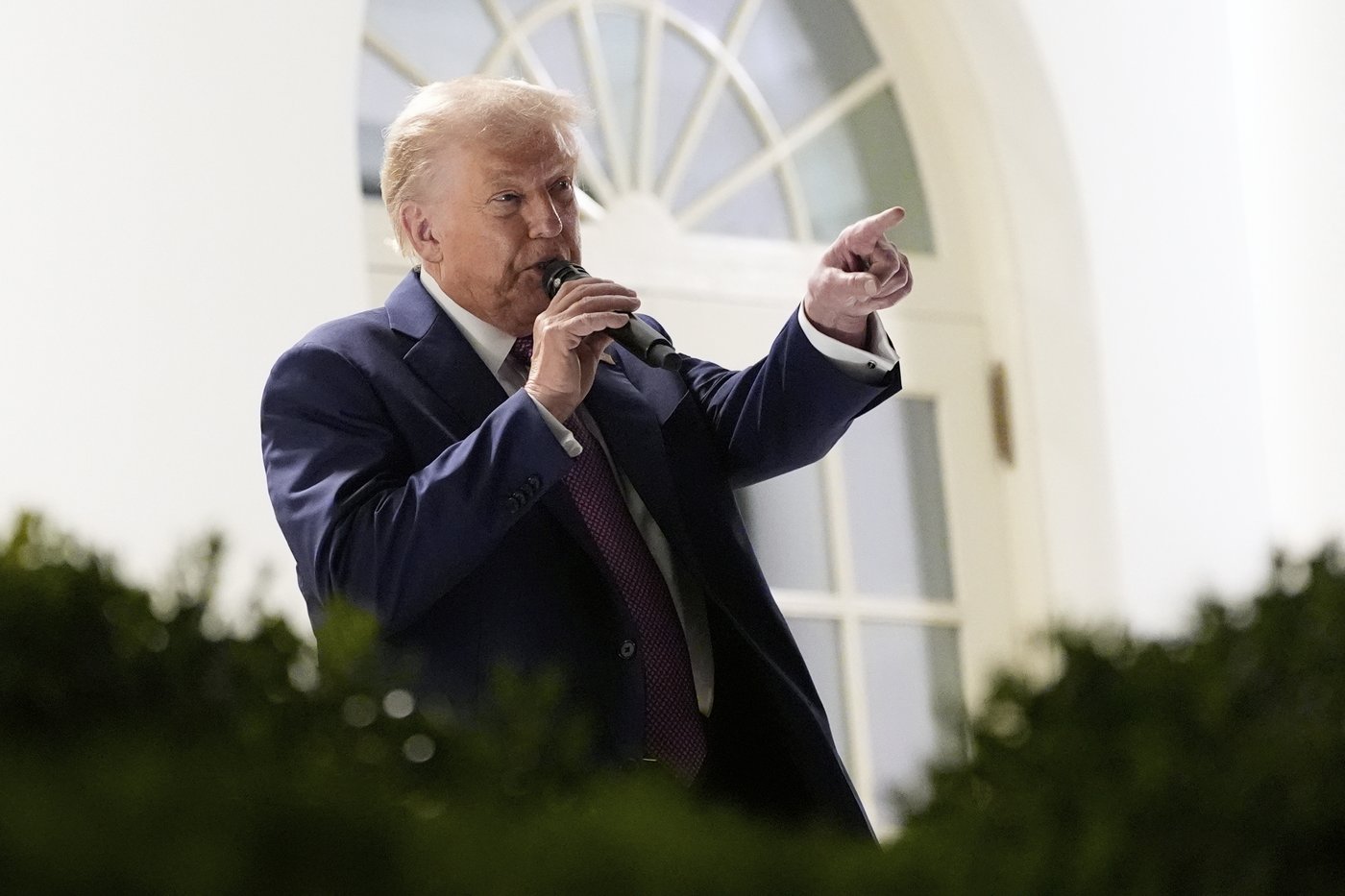 Trump hosts White House dinner for GOP lawmakers at paved space he dubbed 'Rose Garden Club' | iNFOnews.ca