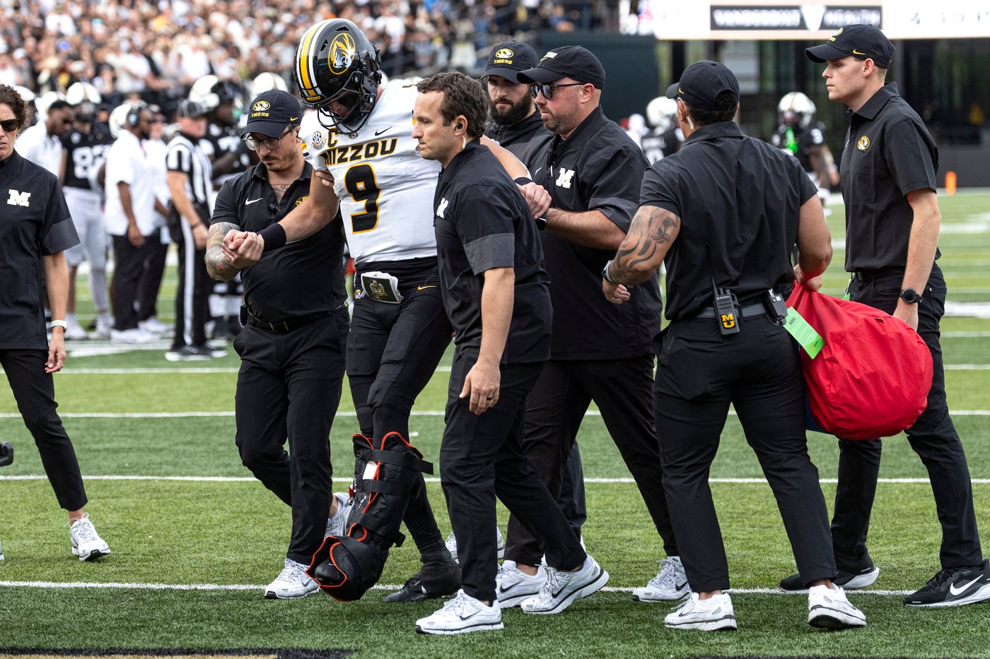Missouri QB Beau Pribula carted off field with dislocated left ankle against No. 10 Vanderbilt | iNFOnews.ca Missouri QB Beau Pribula carted off field with dislocated left ankle against No. 10 Vanderbilt | iNFOnews.ca