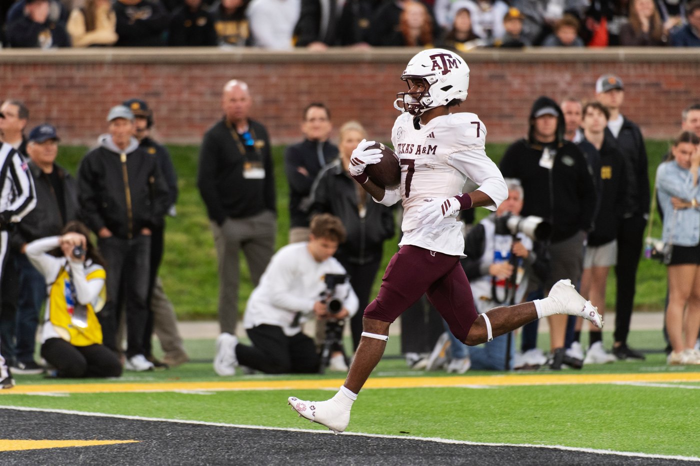 No. 3 Texas A&M's dominant defense overwhelms No. 19 Missouri's freshman QB in 38-17 victory | iNFOnews.ca