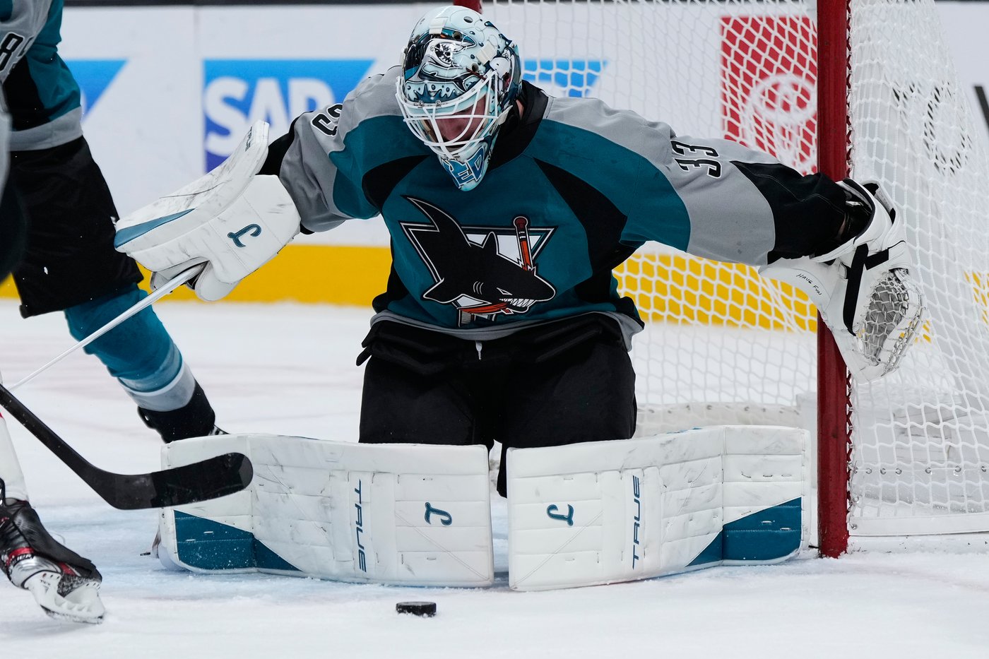 San Jose Sharks earn first home win of the season with 5-2 victory over New Jersey Devils | iNFOnews.ca San Jose Sharks earn first home win of the season with 5-2 victory over New Jersey Devils | iNFOnews.ca