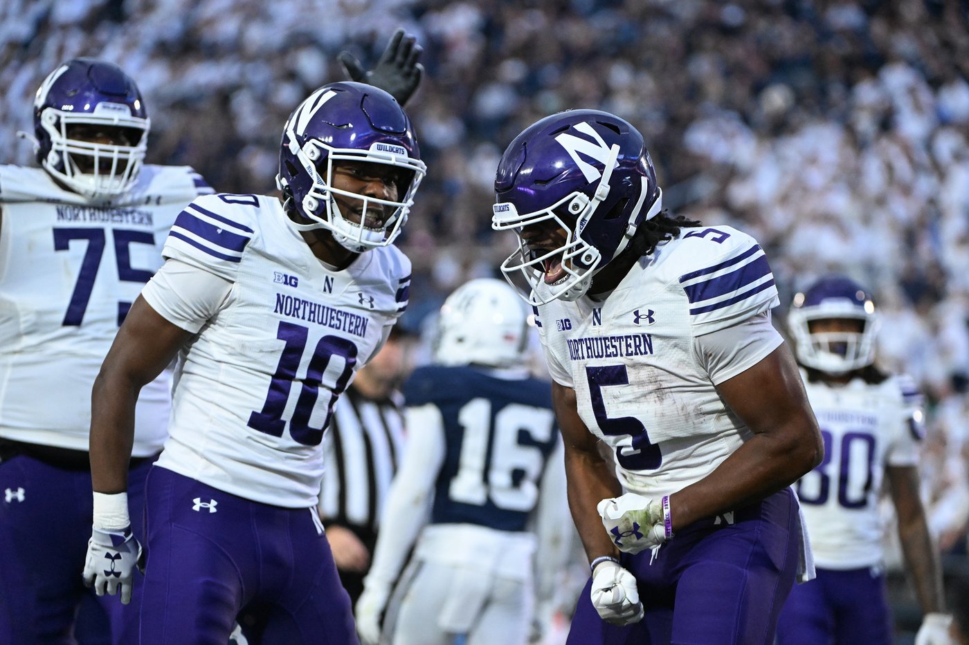 Komolafe scores late, leads Northwestern to 22-21 win over Penn State | iNFOnews.ca