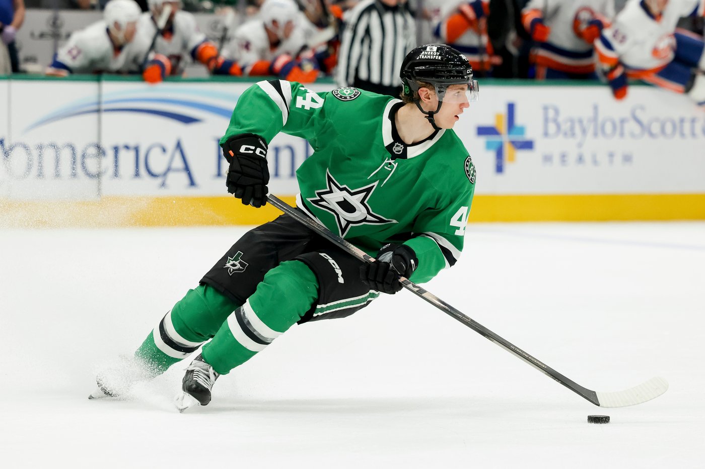 Bo Horvat gets 13th goal before ejection for Islanders in 3-2 win over Stars after tense finish | iNFOnews.ca