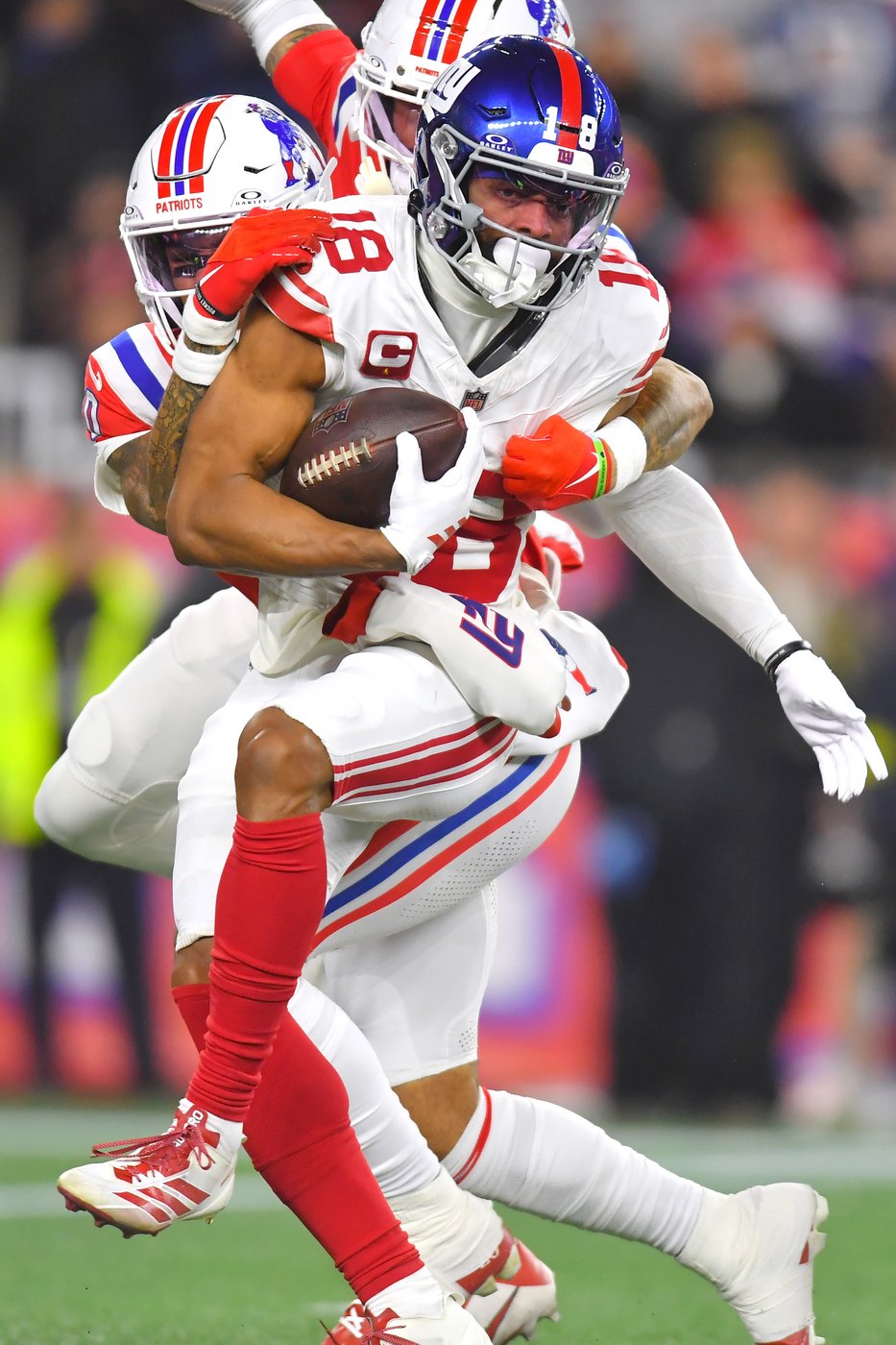 Drake Maye passes for 2 TDs, Patriots become 1st team to 11 wins, defeating Giants 33-15 | iNFOnews.ca