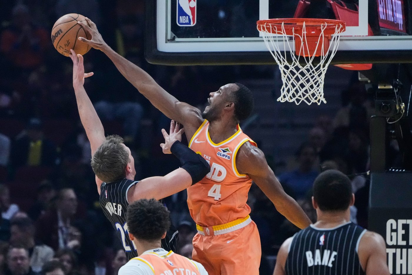 Mitchell scores 45 as Cavaliers beat Magic 114-98 for 4th straight win | iNFOnews.ca