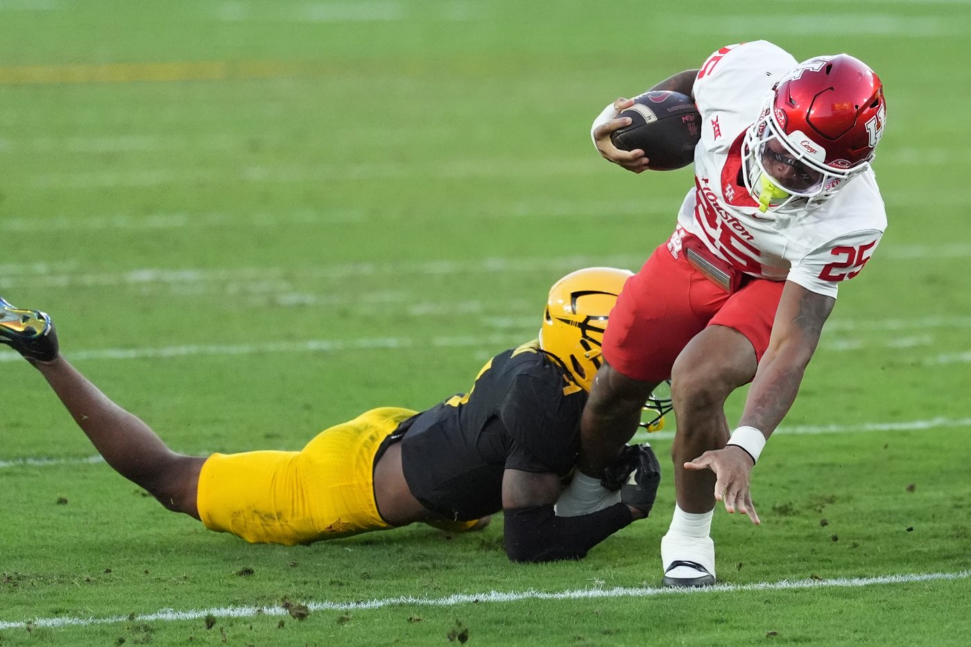 Weigman runs for 2 TDs, Houston holds off No. 24 Arizona State 24-16 | iNFOnews.ca Weigman runs for 2 TDs, Houston holds off No. 24 Arizona State 24-16 | iNFOnews.ca