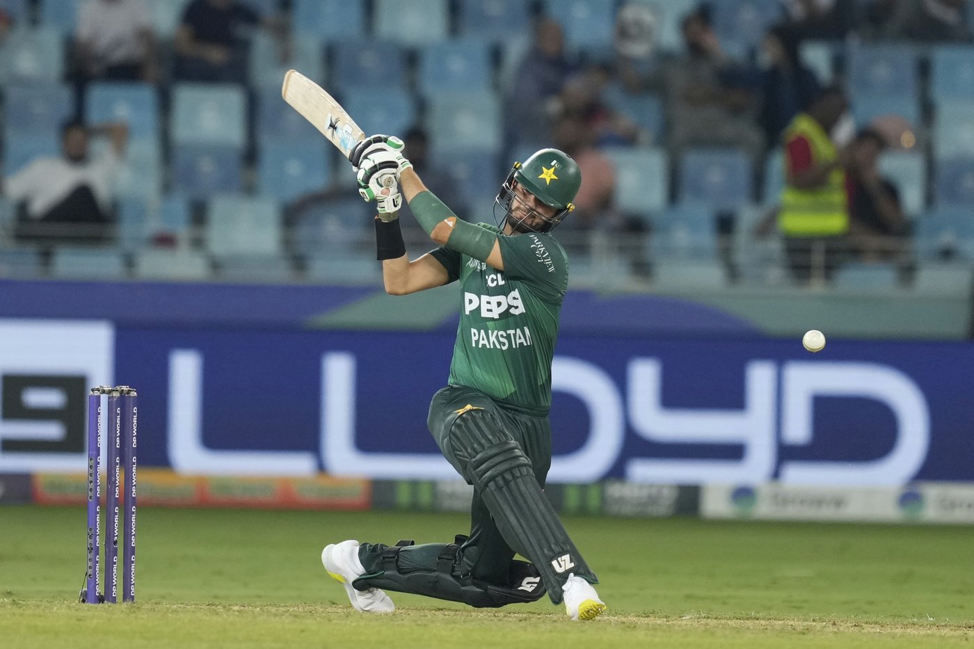 Pakistan sets aside handshake dispute with India and knocks UAE out of Asia Cup | iNFOnews.ca