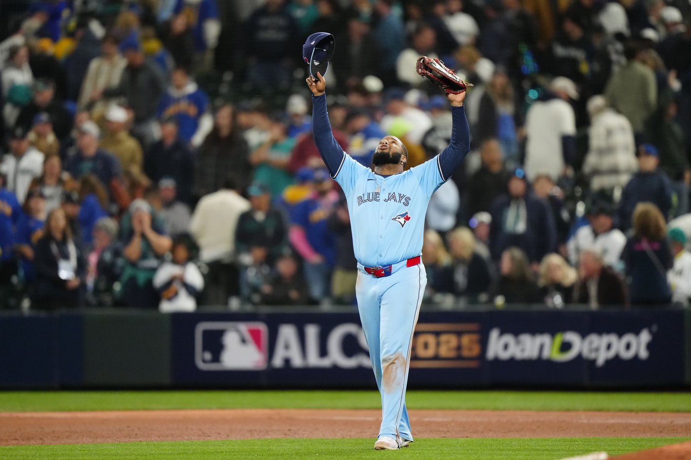 Photo Gallery: Blue Jays cruise to 13-4 Game 3 win in ALCS | iNFOnews.ca