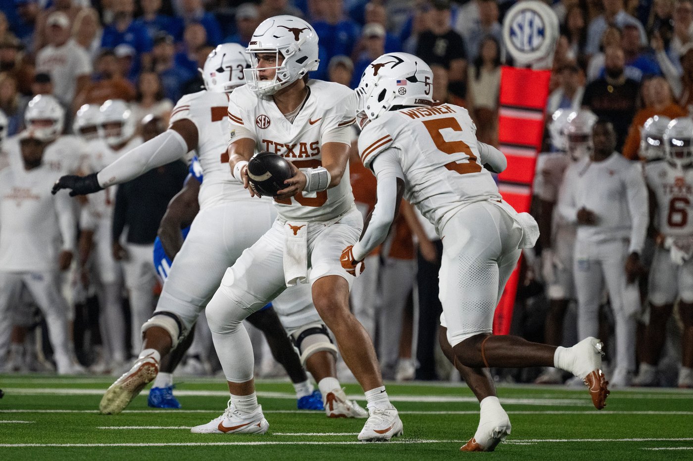 Shipley kicks 45-yard FG in OT to lift No. 21 Texas to 16-13 win at Kentucky | iNFOnews.ca Shipley kicks 45-yard FG in OT to lift No. 21 Texas to 16-13 win at Kentucky | iNFOnews.ca