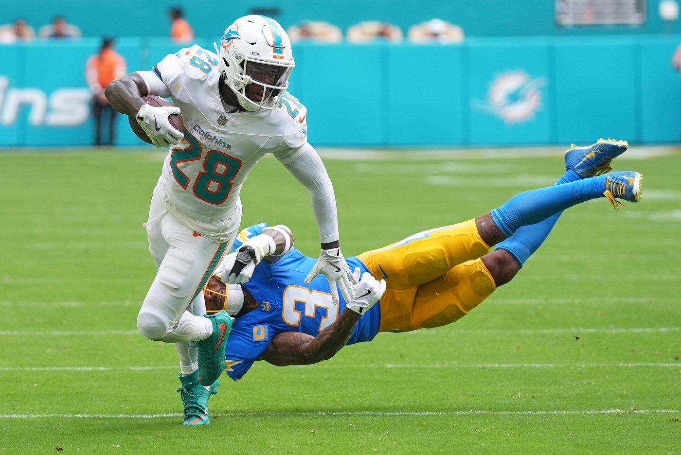 Justin Herbert rallies the Chargers in the final minute for a 29-27 win over the Dolphins | iNFOnews.ca