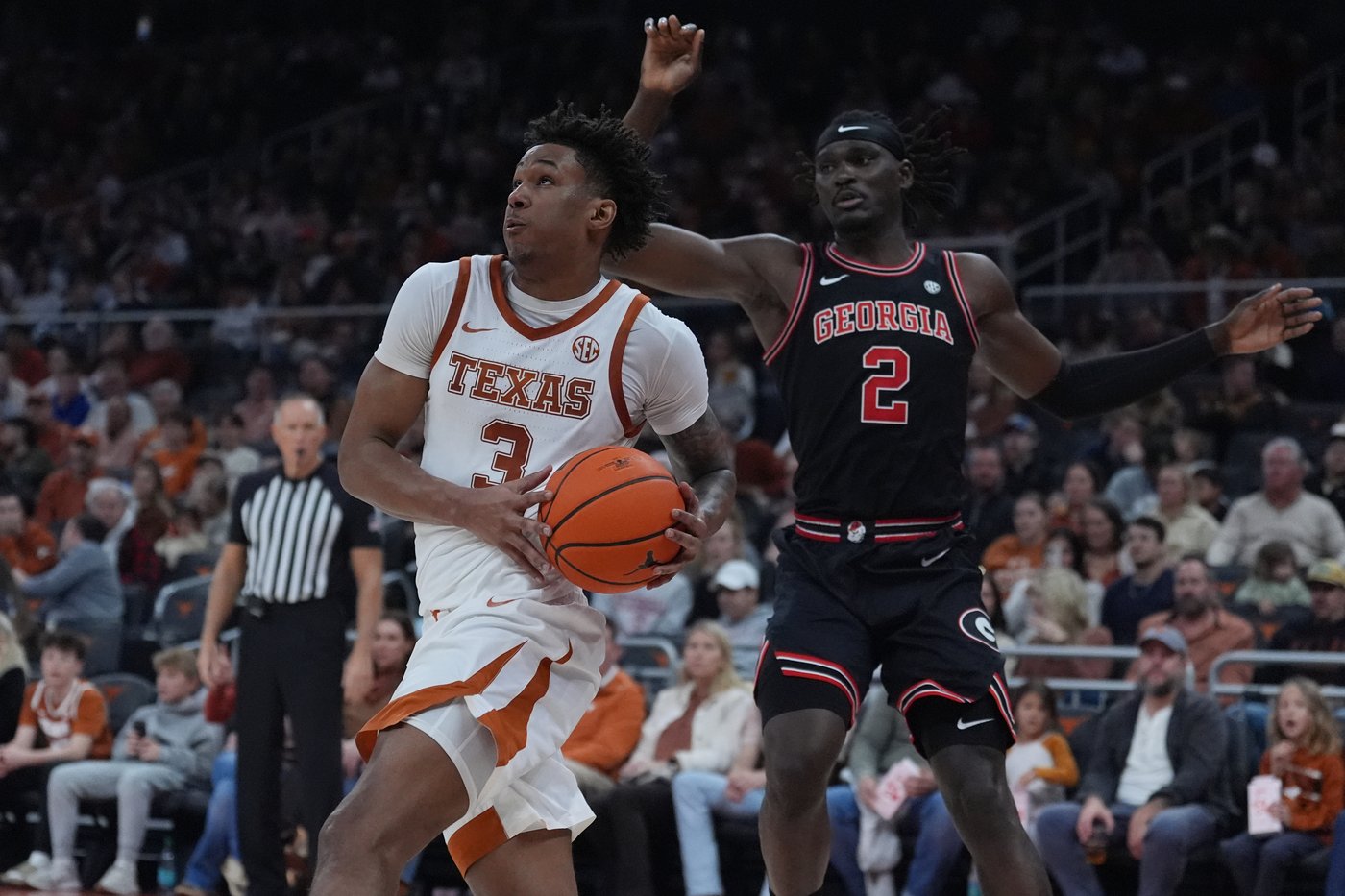 Texas rallies to beat No. 21 Georgia 87-67 behind Swain's 26 points | iNFOnews.ca