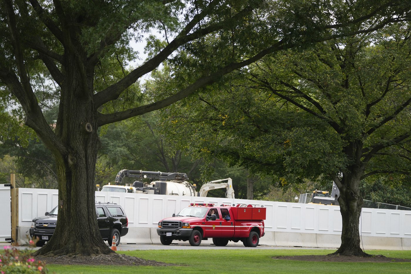 The White House starts demolishing part of the East Wing to build Trump's ballroom | iNFOnews.ca The White House starts demolishing part of the East Wing to build Trump's ballroom | iNFOnews.ca